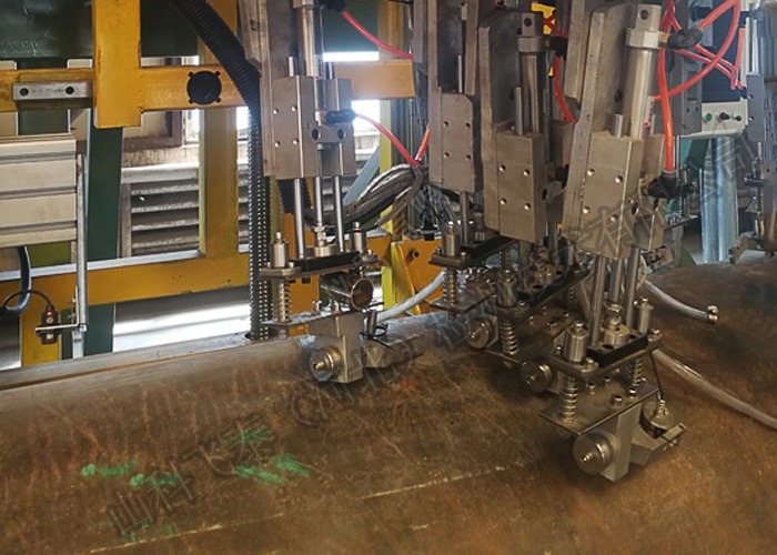 焊管自動探傷設(shè)備.jpg 焊管自動探傷設(shè)備.jpg